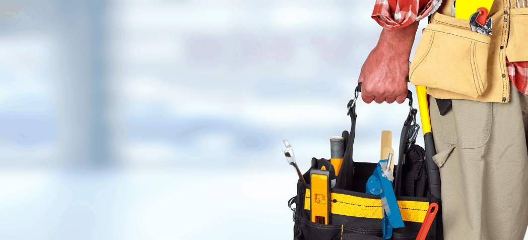 Technician carrying a tool bag - Best field service technician tool bags