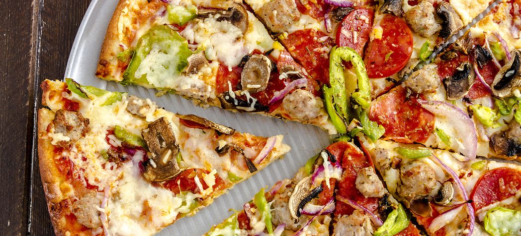 Fresh Baked Pizza on Pizza Pan - How to Clean Pizza Pans