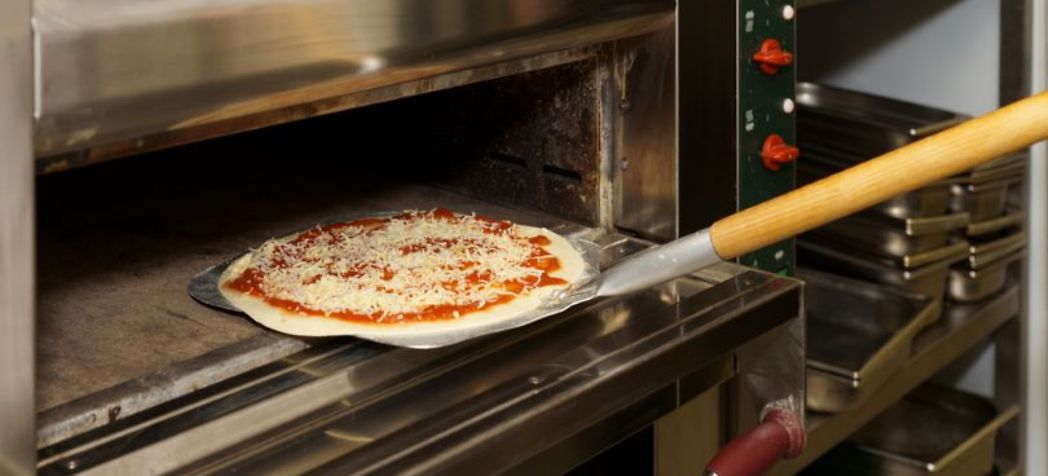 Pizza going into the oven - How To Start Bakers Pride Y600 Y800 Gas Pizza Oven