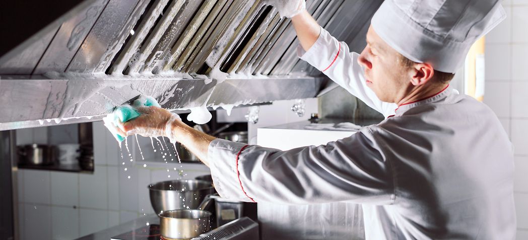 Chef Deep Cleaning Commercial Kitchen - How to Clean a Commercial Kitchen Thoroughly
