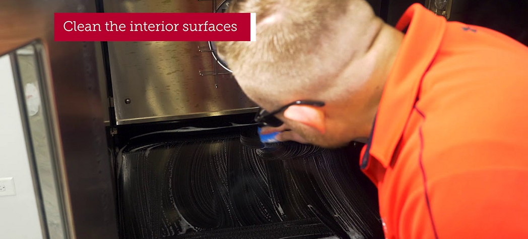 Cleaning an Oven Image