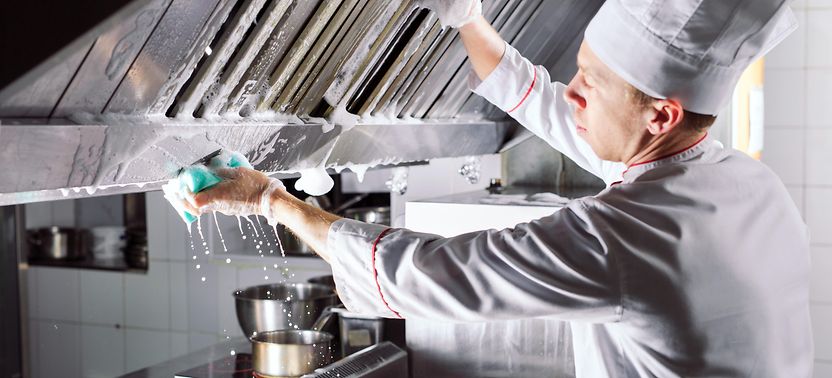 Nettoyage de cuisine commerciale en profondeur pour les chefs – Comment minutieusement nettoyer une cuisine commerciale