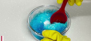 Image - How to Clean an Oven with Baking Soda, Dish Soap & Vinegar